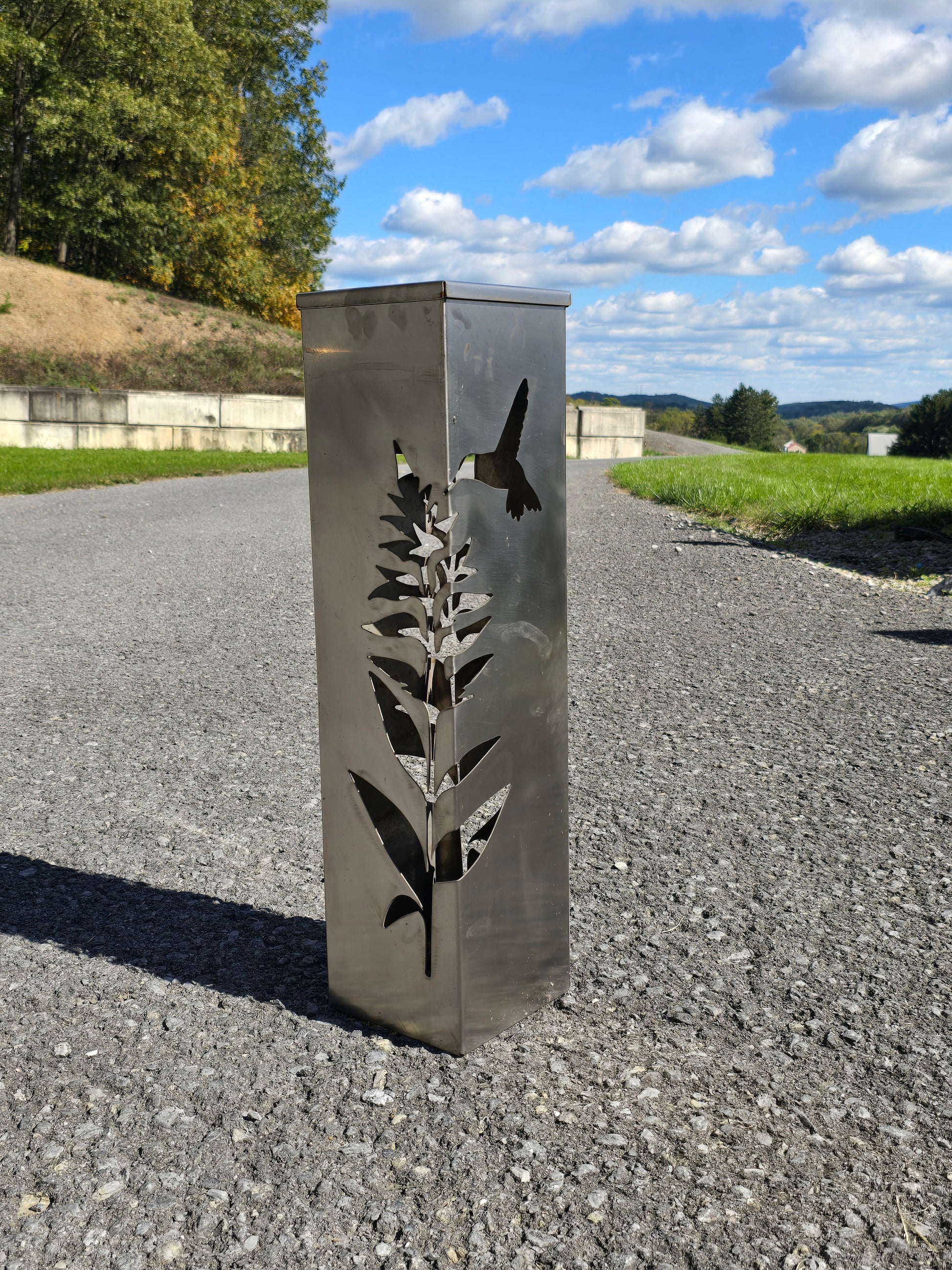 Stainless Steel Hummingbird Pattern Garden Column, Tower Yard Decoration, Landscape Décor