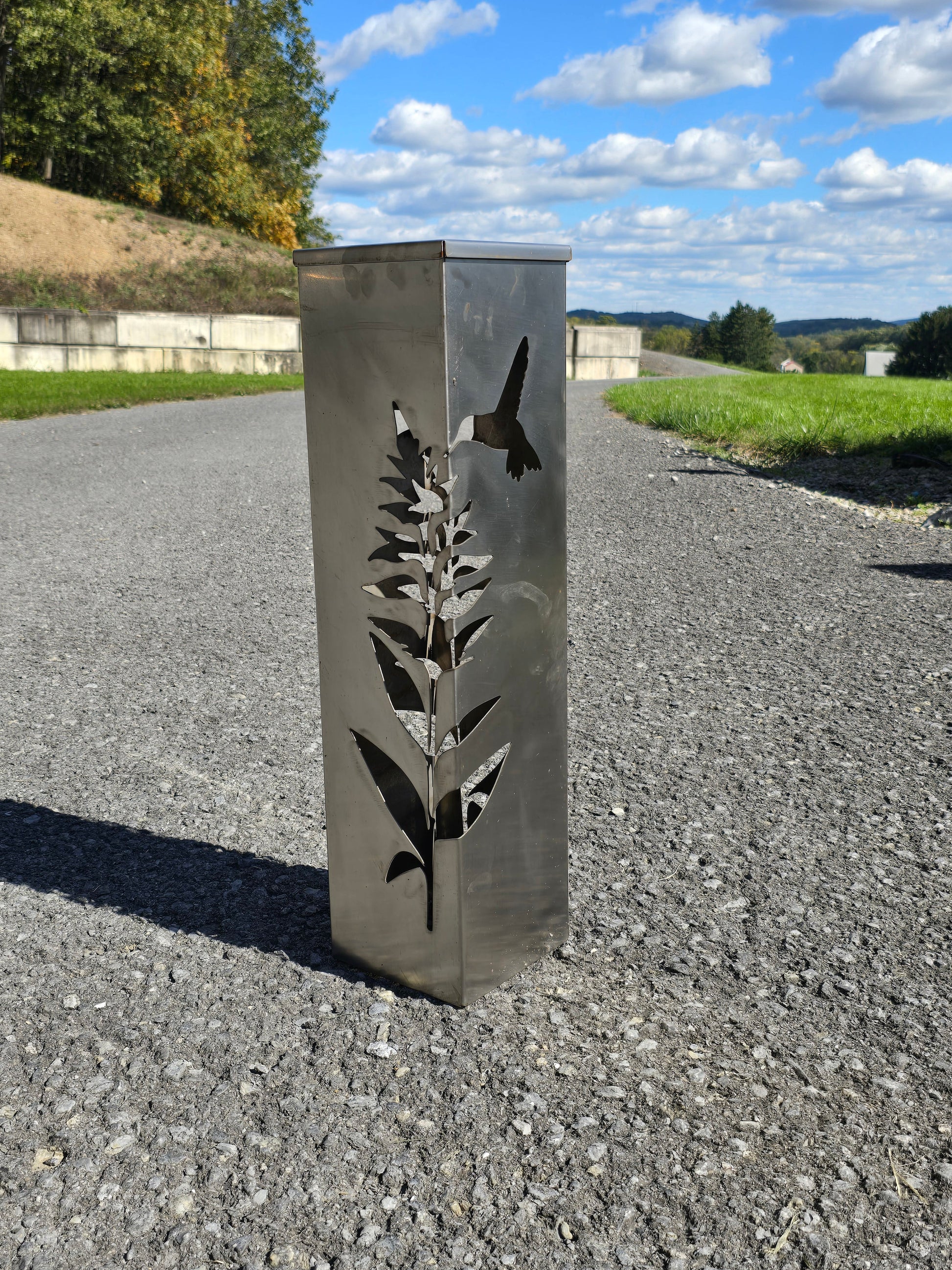 Stainless Steel Hummingbird Pattern Garden Column, Tower Yard Decoration, Landscape Décor