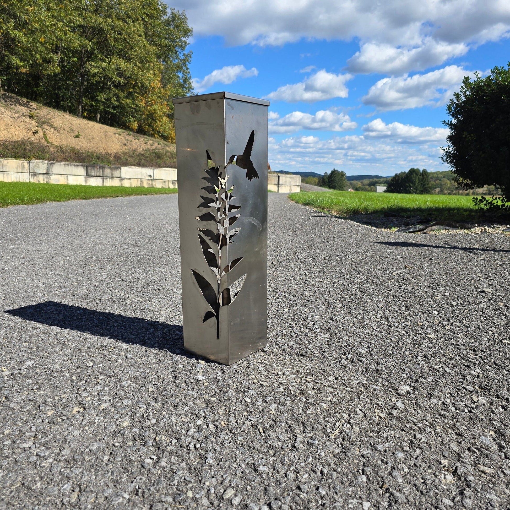 Stainless Steel Hummingbird Pattern Garden Column, Tower Yard Decoration, Landscape Décor